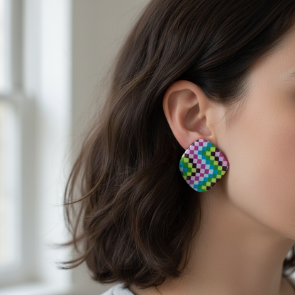 Brincos losango diamante padrão pixelado mosaico pixel art multicolor médio-grande statement Ibiza